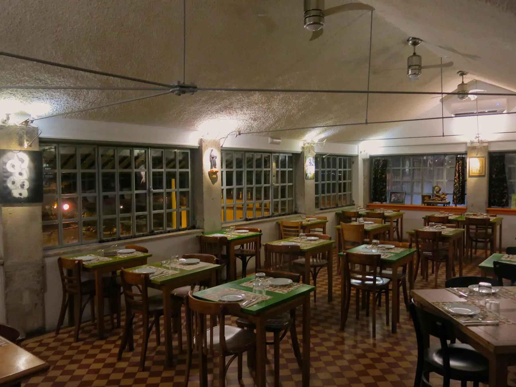 A sala do restaurante Santa Clara dos Cogumelos